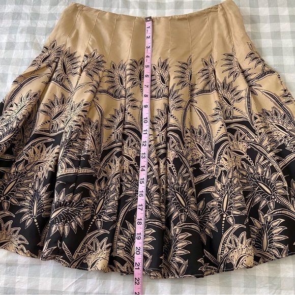 JONES New York silk pleated skirt nude neutral black lined 8P floral tan silky - Picture 11 of 14